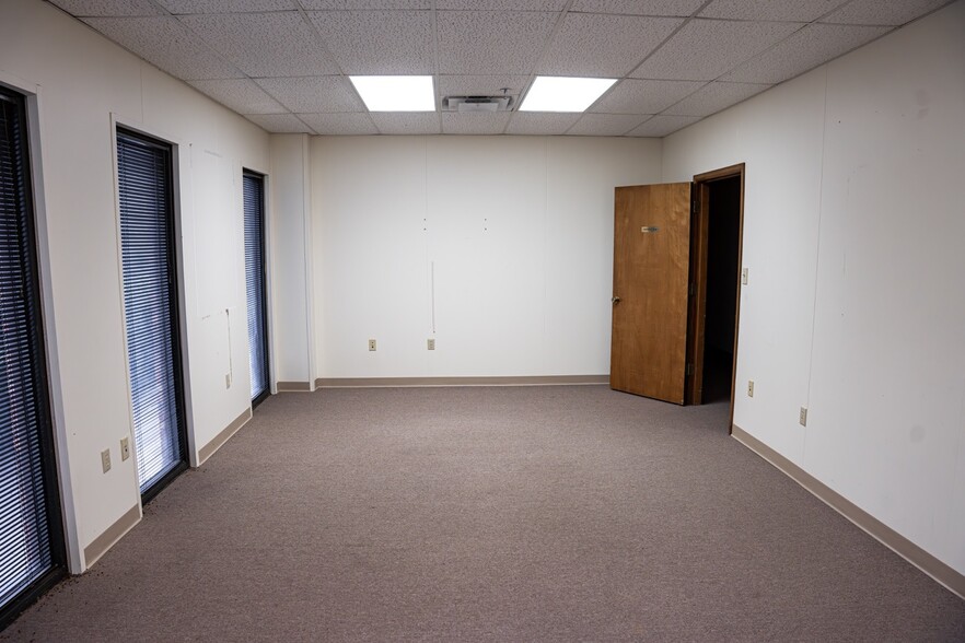 704 S Illinois Ave, Oak Ridge, TN for lease - Building Photo - Image 3 of 6