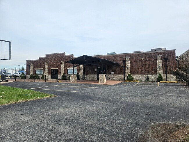 Plus de détails pour 11011 Southwest Hwy, Palos Hills, IL - Commerce de détail à louer