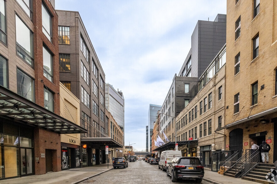 405-409 W 13th St, New York, NY for lease - Building Photo - Image 2 of 11