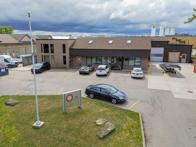 Plus de détails pour 190 Hempstead Dr, Hamilton, ON - Industriel à vendre