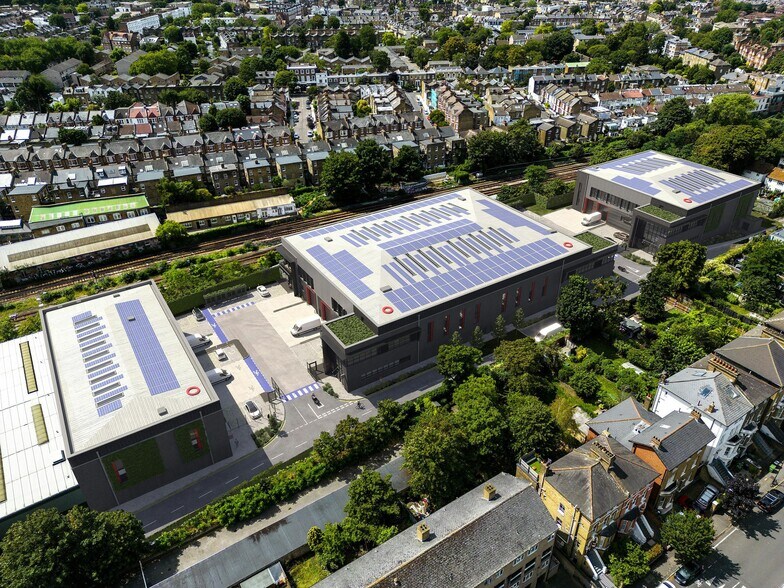 2-2A Hartley Ave, Londres à louer - Photo du bâtiment - Image 2 de 4