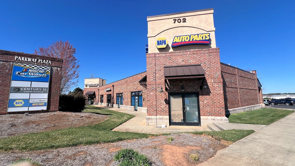 702 Brawley School Rd, Mooresville, NC for lease - Building Photo - Image 2 of 13