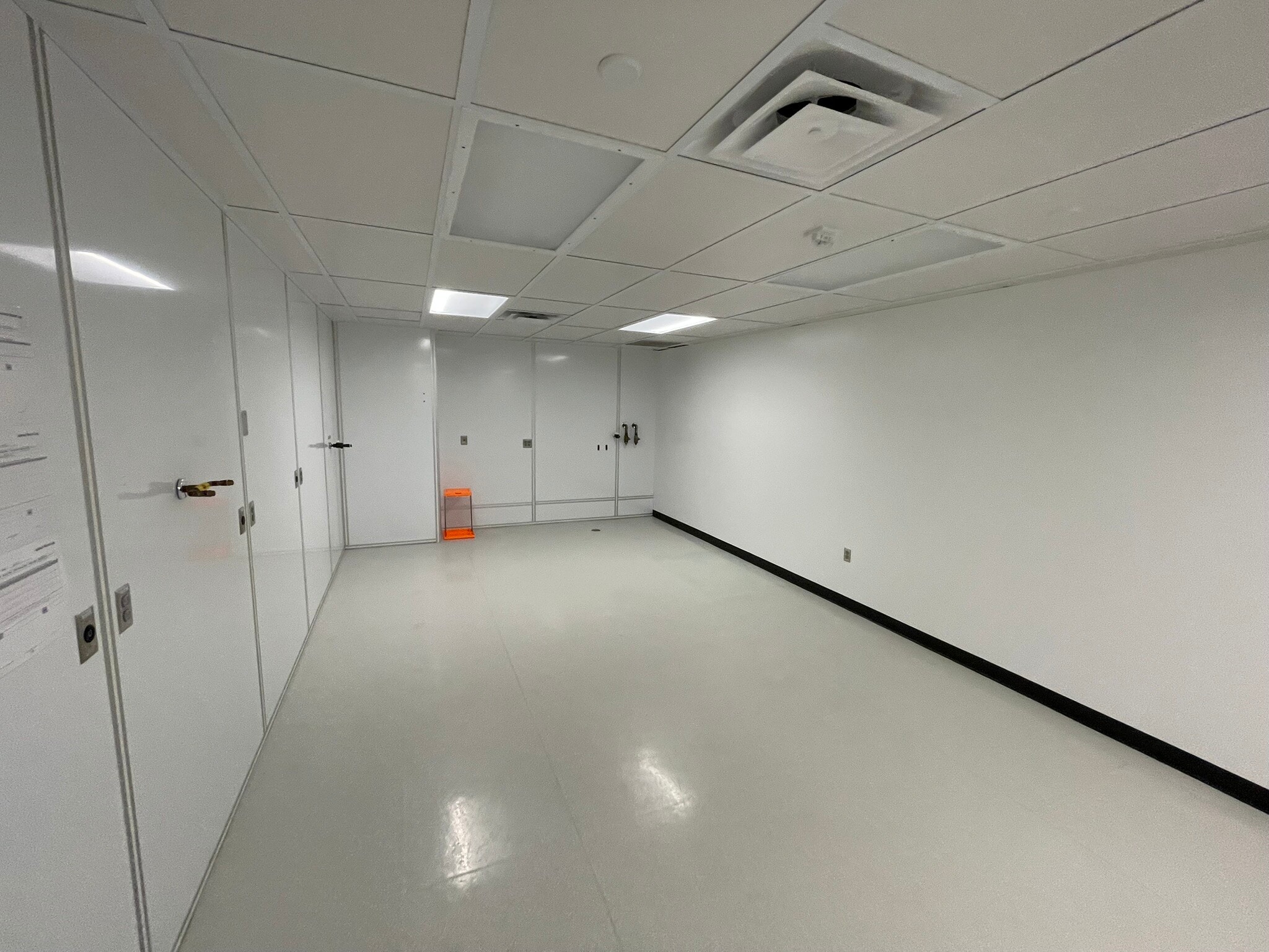 3510 Hopkins Pl N, Oakdale, MN for lease Interior Photo- Image 1 of 15