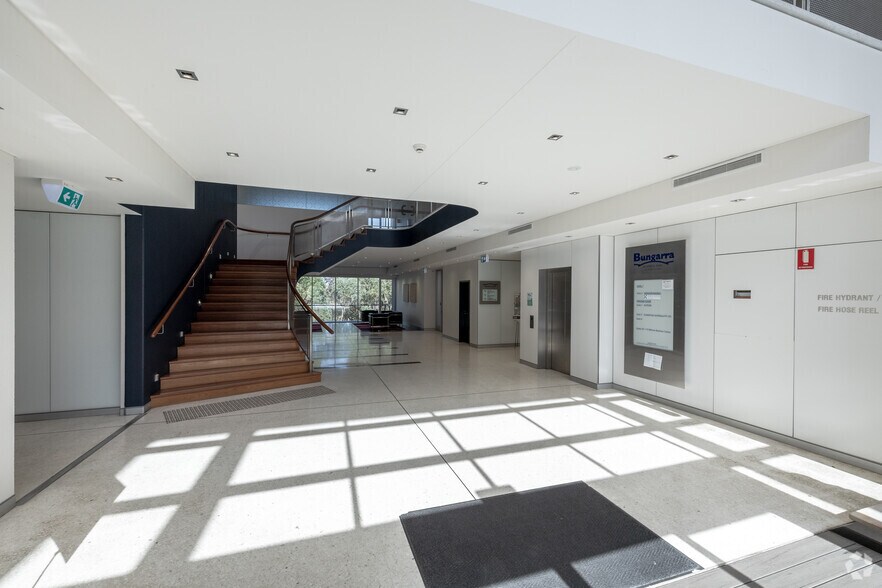13B Narabang Way, Belrose à louer - Hall d’entrée - Image 3 de 8