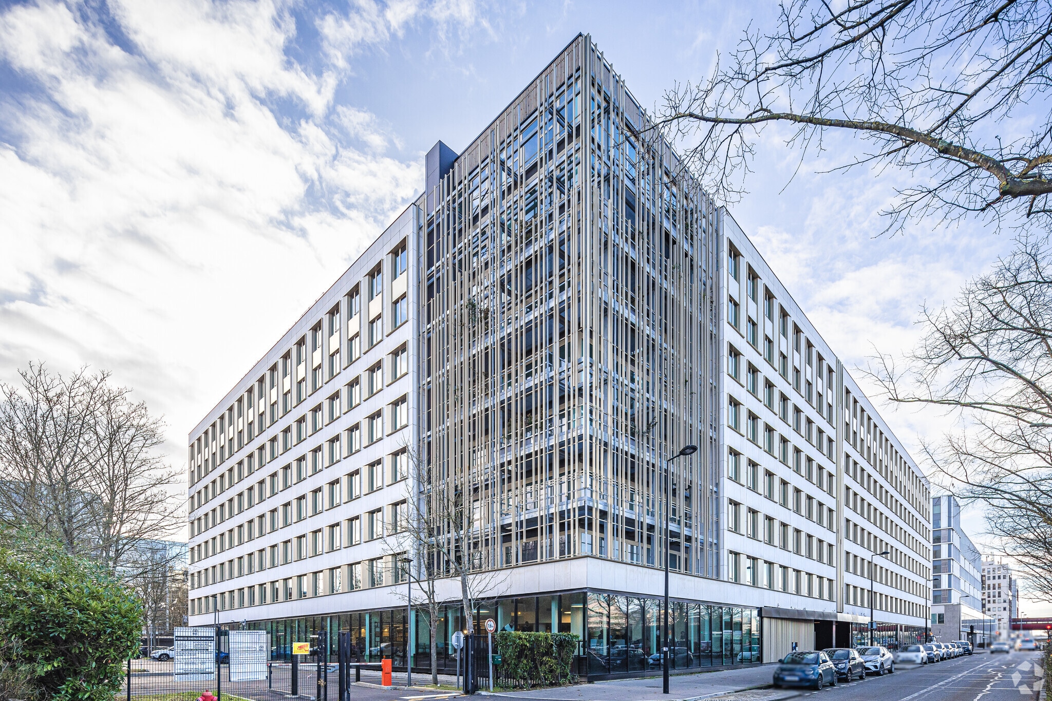 1-3 Rue Stephenson, Montigny-le-Bretonneux for lease Primary Photo- Image 1 of 8