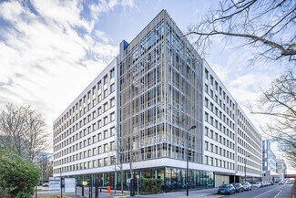 Plus de détails pour 1-3 Rue Stephenson, Montigny-le-Bretonneux - Bureau à louer