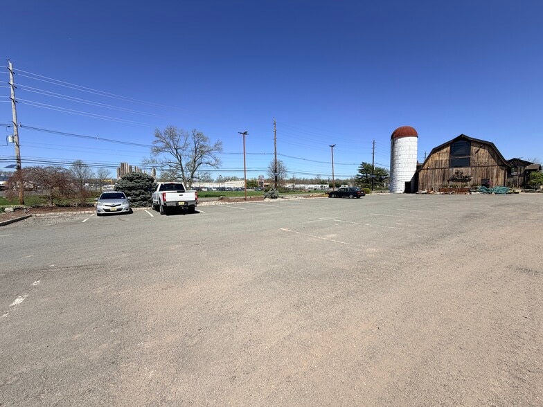 981 Georges Rd, Monmouth Junction, NJ for lease - Building Photo - Image 3 of 7