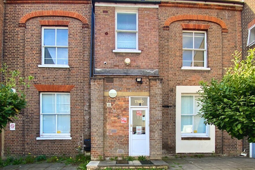101 Park St, Luton à louer - Photo du bâtiment - Image 2 de 2