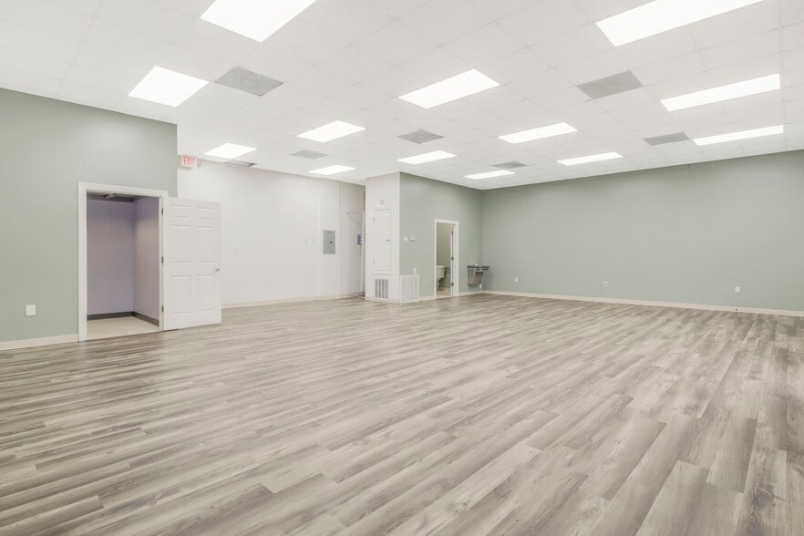 7000 Pine Forest Rd, Pensacola, FL for lease - Building Photo - Image 3 of 11