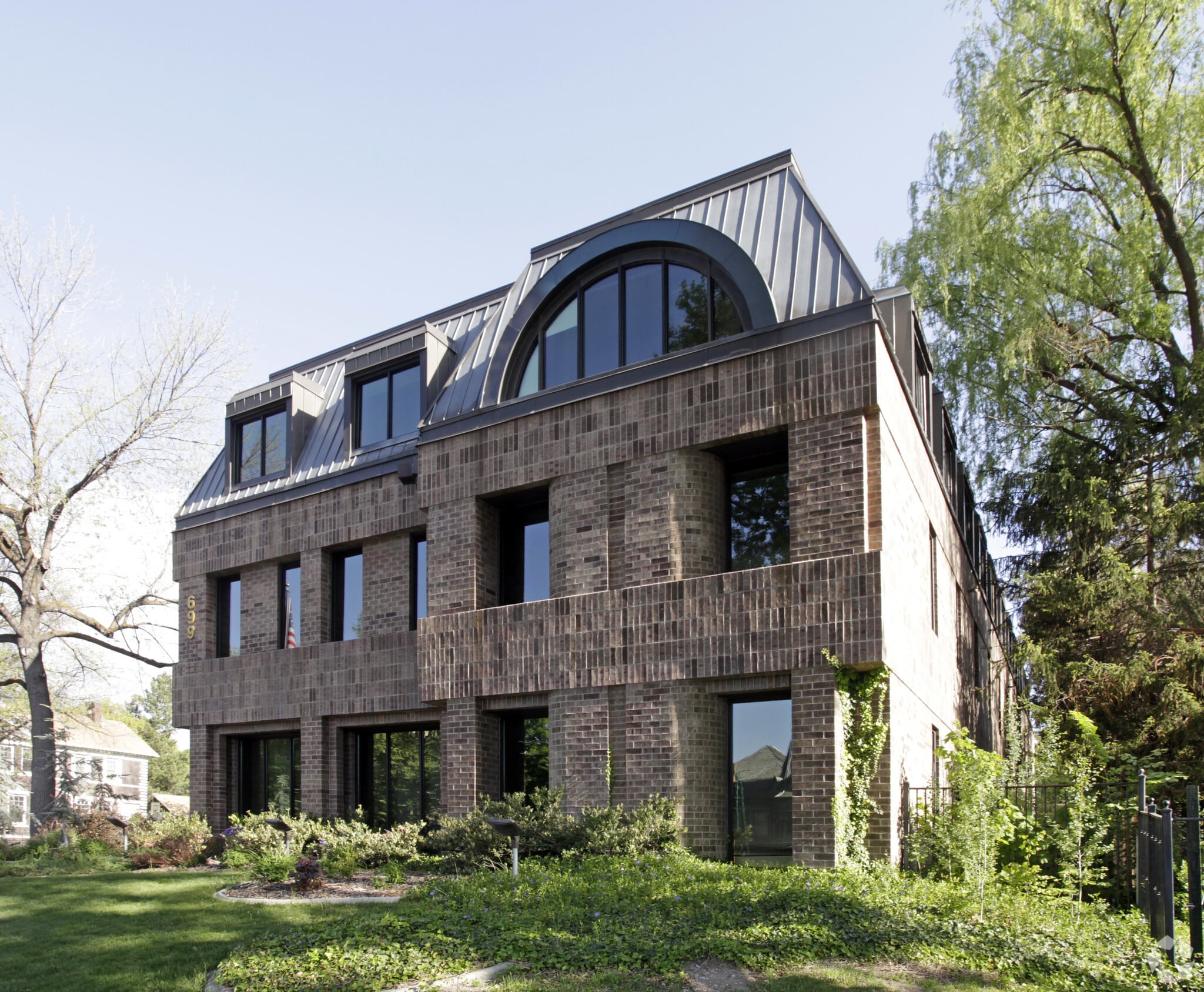 699 E South Temple, Salt Lake City, UT for lease Primary Photo- Image 1 of 33