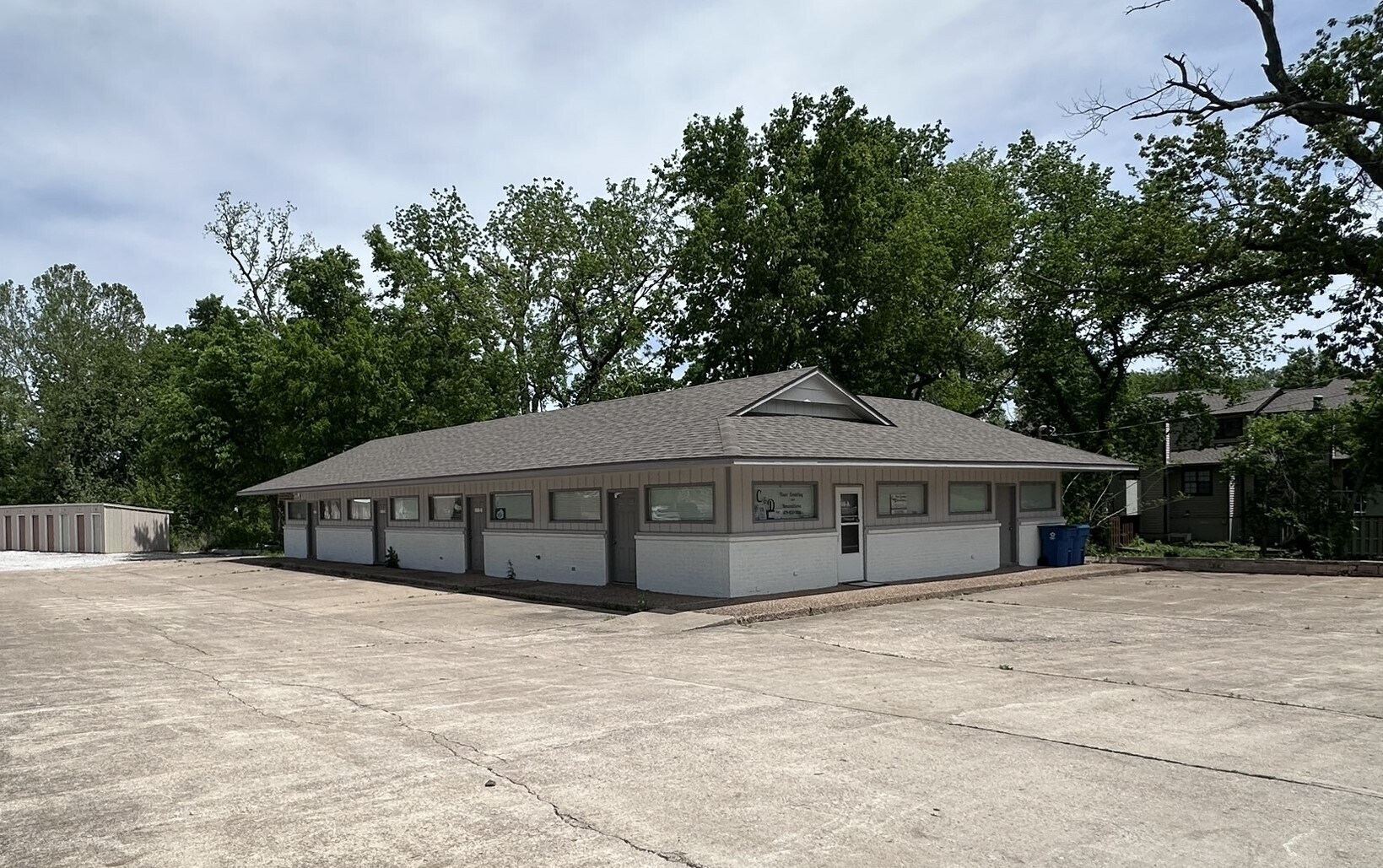 808 Tiger Blvd, Bentonville, AR for lease Building Photo- Image 1 of 4
