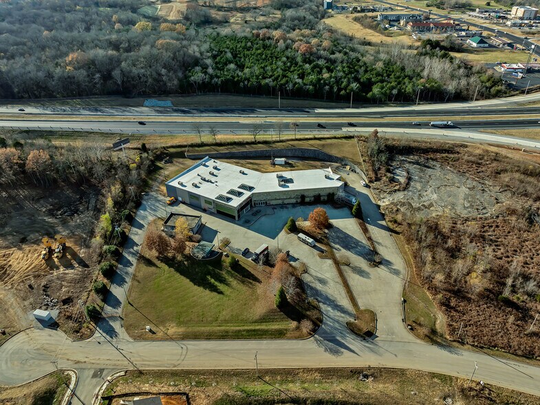 1616 Harley Davidson Blvd, Columbia, TN à vendre - Photo du bâtiment - Image 2 de 24