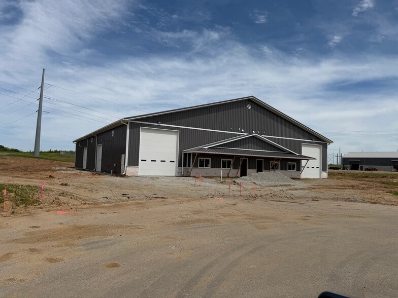 14991 Industrial Dr, Smithville, MO for sale - Primary Photo - Image 1 of 9