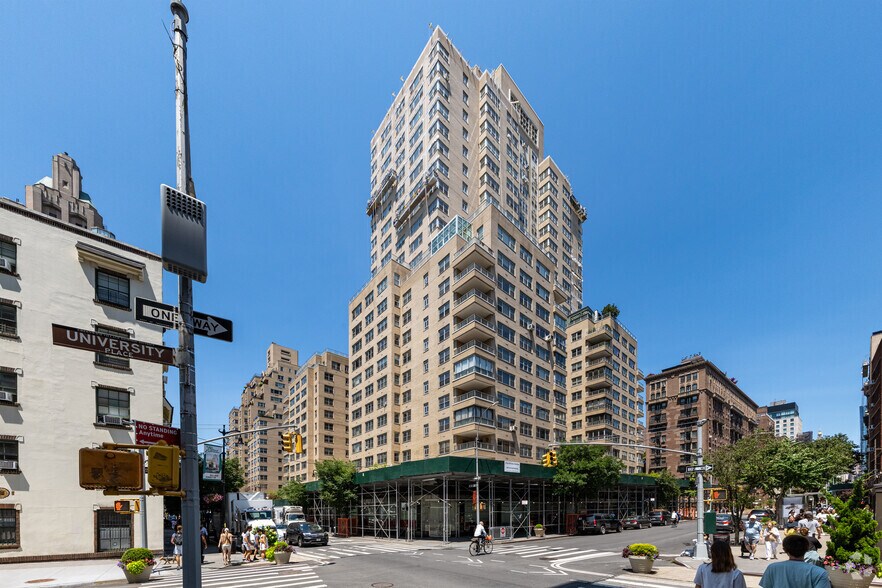 20 E 9th St, New York, NY à vendre - Photo du bâtiment - Image 2 de 17