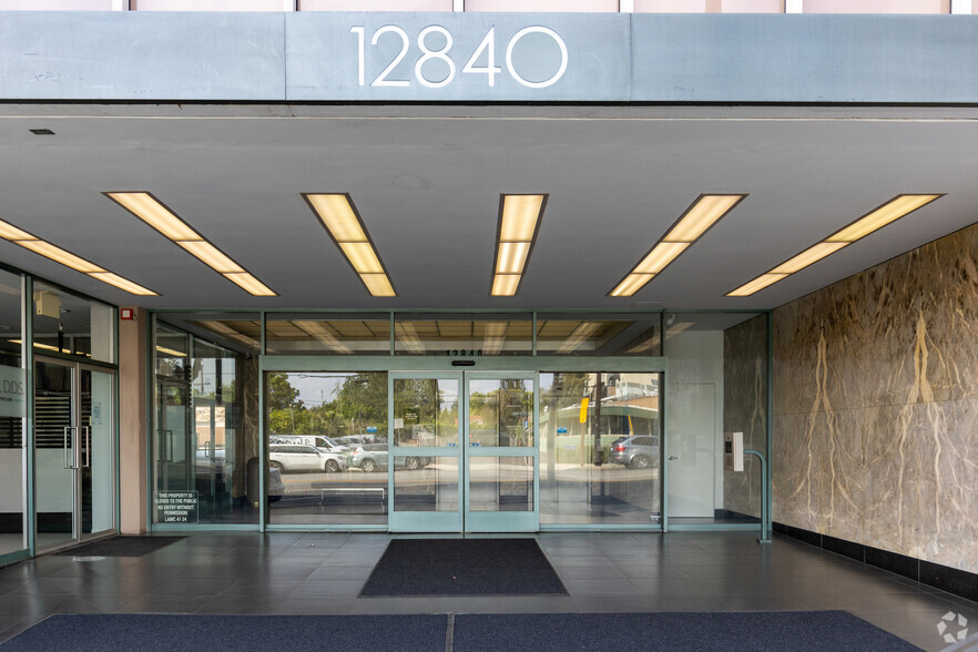 12840 Riverside Dr, Valley Village, CA for lease - Building Photo - Image 3 of 6