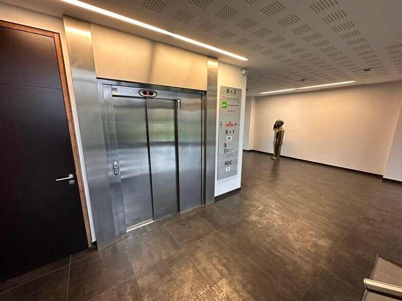 Office in Strasbourg for lease - Lobby - Image 2 of 6