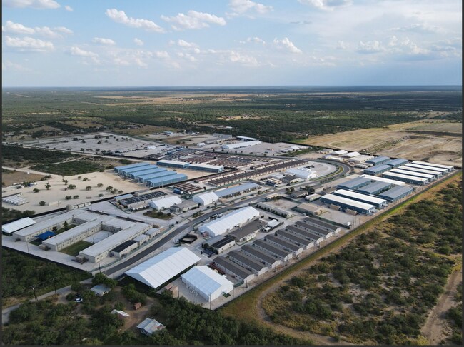 More details for 434 Urenda Loop, Carrizo Springs, TX - Multifamily for Sale