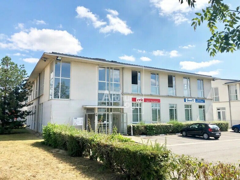 Bureau dans Lieusaint à louer - Photo du bâtiment - Image 1 de 6