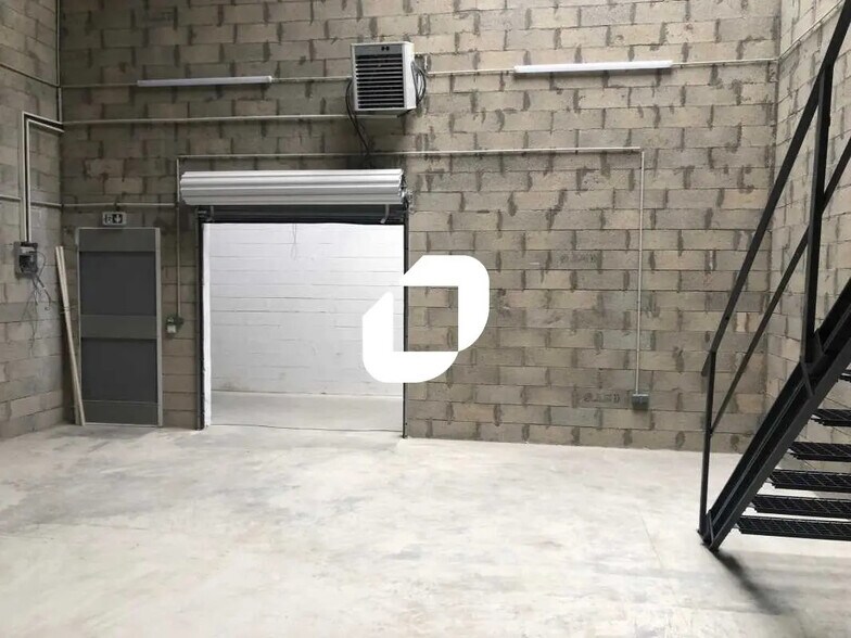 Flex in BOISSY-L'AILLERIE for lease - Interior Photo - Image 2 of 5