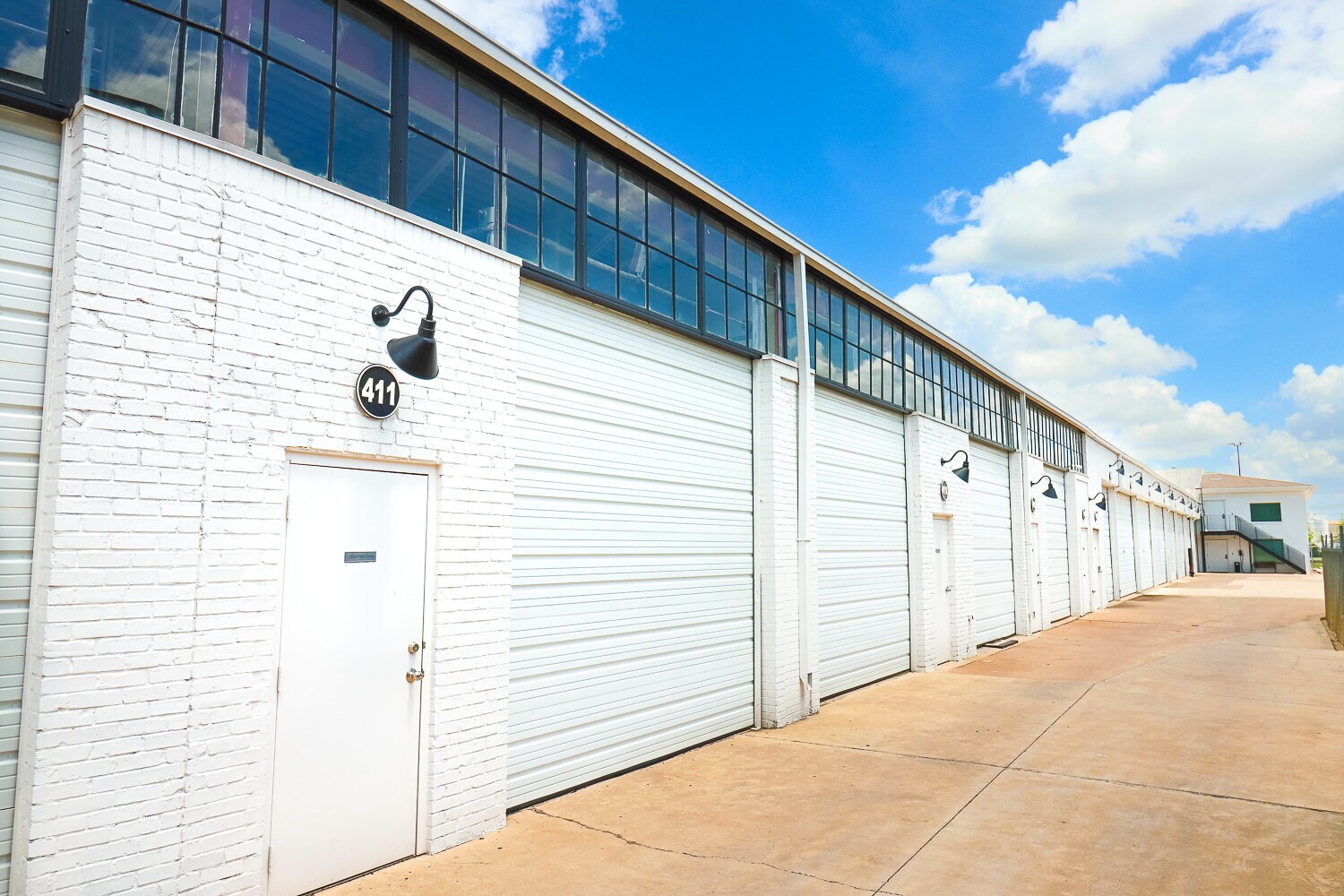 6115 Denton Dr, Dallas, TX for lease Building Photo- Image 1 of 4