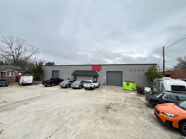 2334 W English Rd, High Point, NC for lease - Primary Photo - Image 1 of 5