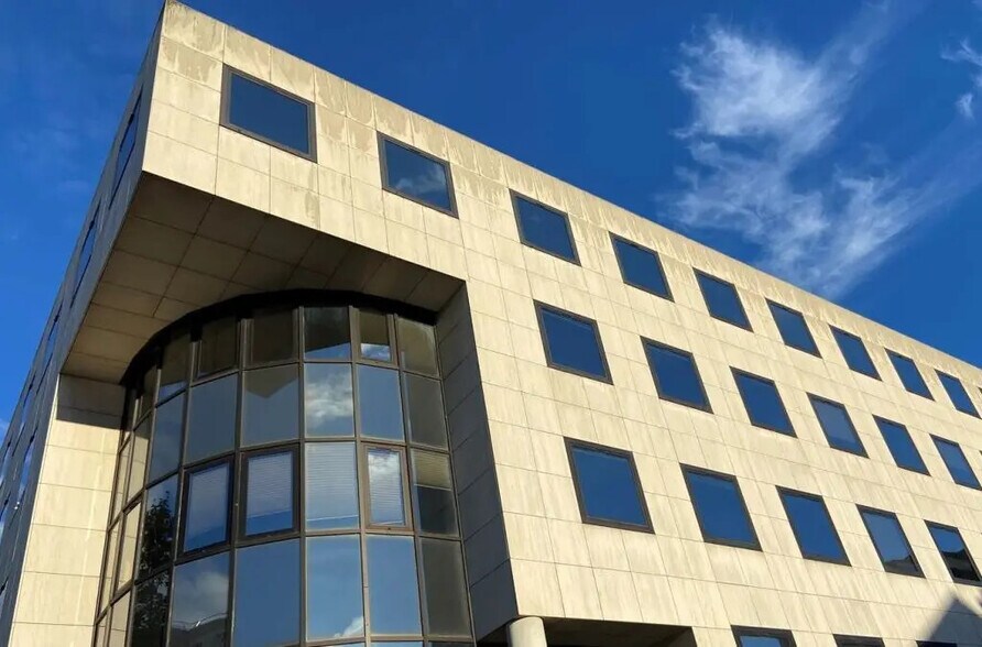 38-40 Rue Victor Hugo, Courbevoie à louer - Photo du bâtiment - Image 2 de 7