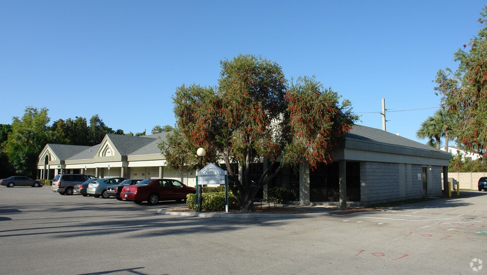 6140 Winkler Rd, Fort Myers, FL à vendre - Photo du bâtiment - Image 2 de 4