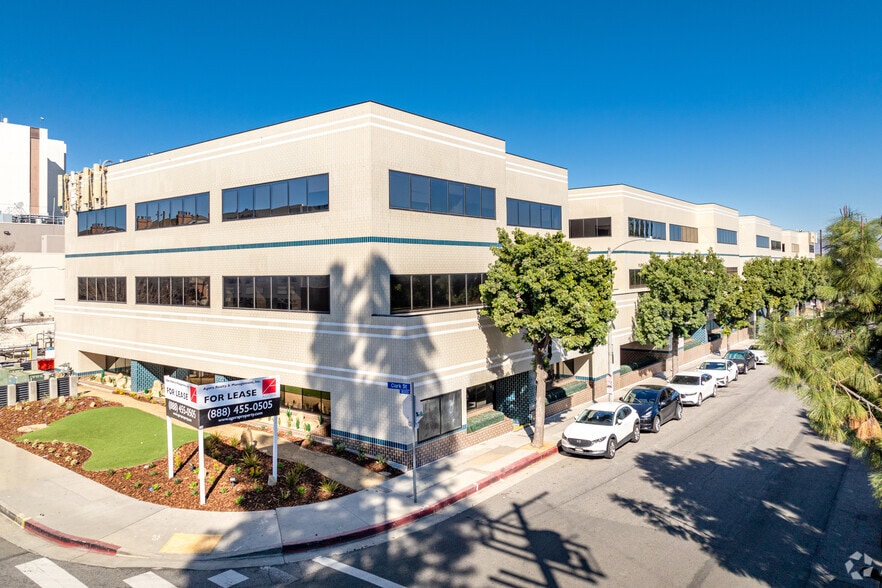 5525 Etiwanda Ave, Tarzana, CA for lease - Building Photo - Image 1 of 13