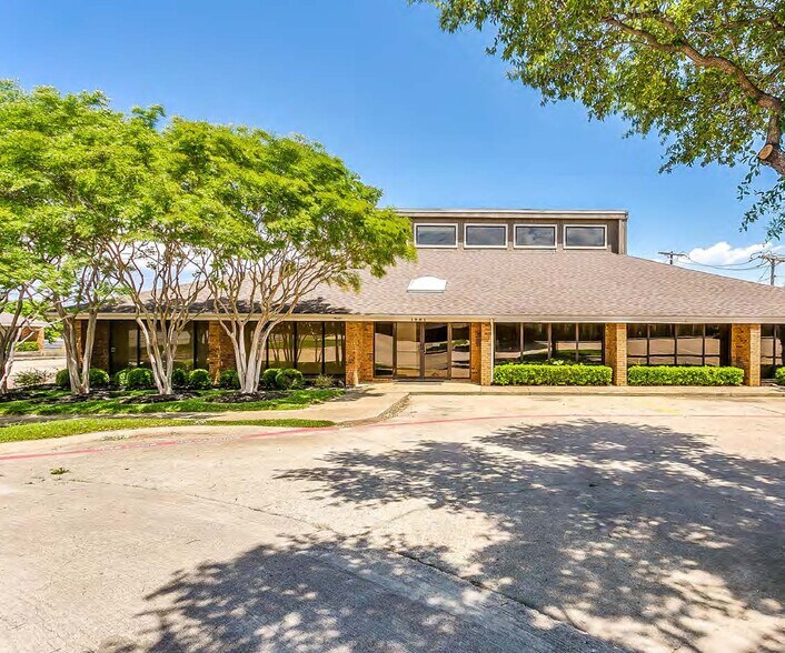 1903 Stadium Oaks Ct, Arlington, TX à louer - Photo du bâtiment - Image 1 de 8