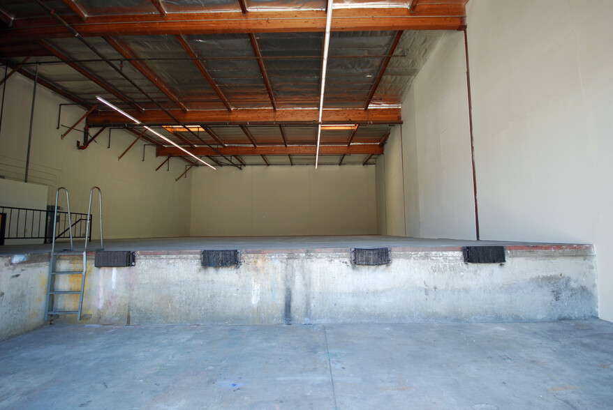 241-317 E Redondo Beach Blvd, Gardena, CA for lease - Building Photo - Image 3 of 11