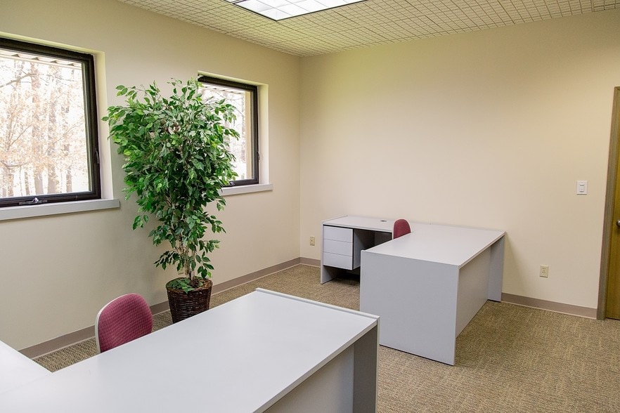 296 Morris Rd, Schenectady, NY for lease - Interior Photo - Image 2 of 15