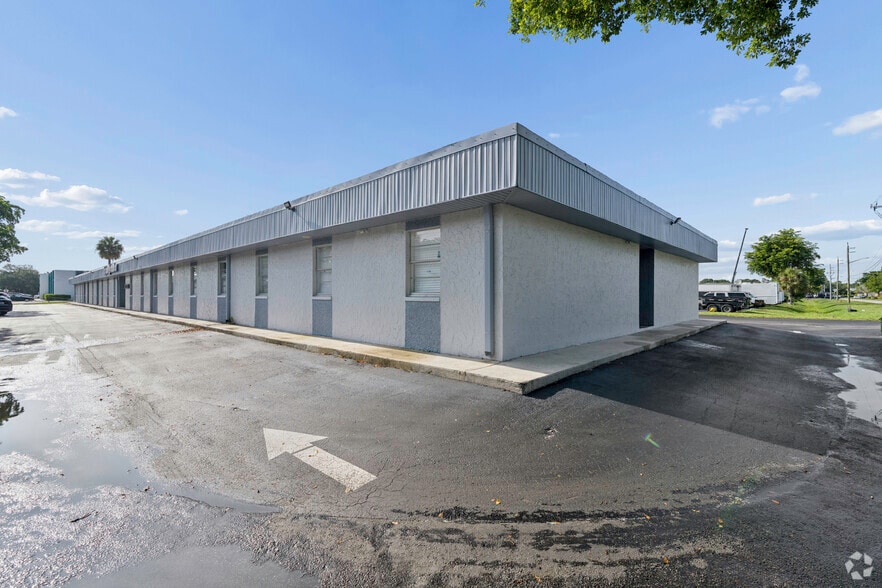 2020 W McNab Rd, Fort Lauderdale, FL for lease - Building Photo - Image 1 of 27