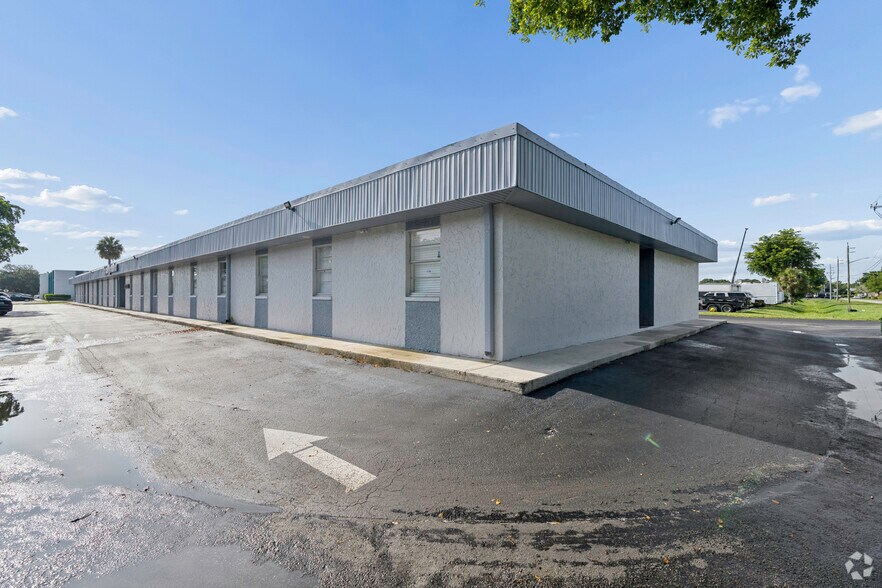 2020 W McNab Rd, Fort Lauderdale, FL à louer - Photo du bâtiment - Image 1 de 27