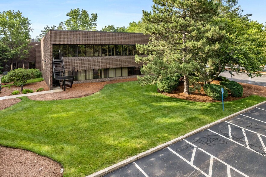 70 Wells Ave, Newton, MA à louer - Photo du bâtiment - Image 2 de 3