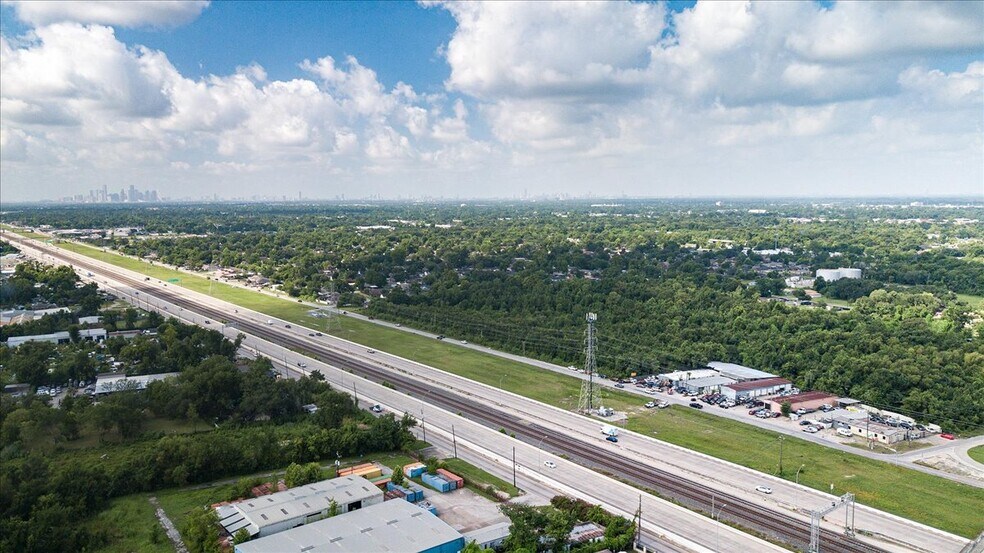 12969 W Hardy Rd, Houston, TX à vendre - Photo du bâtiment - Image 2 de 47