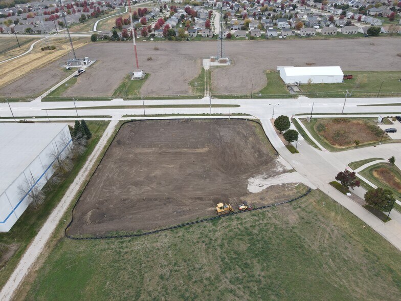 5780 West Parkway, Johnston, IA à louer - Photo du bâtiment - Image 3 de 3
