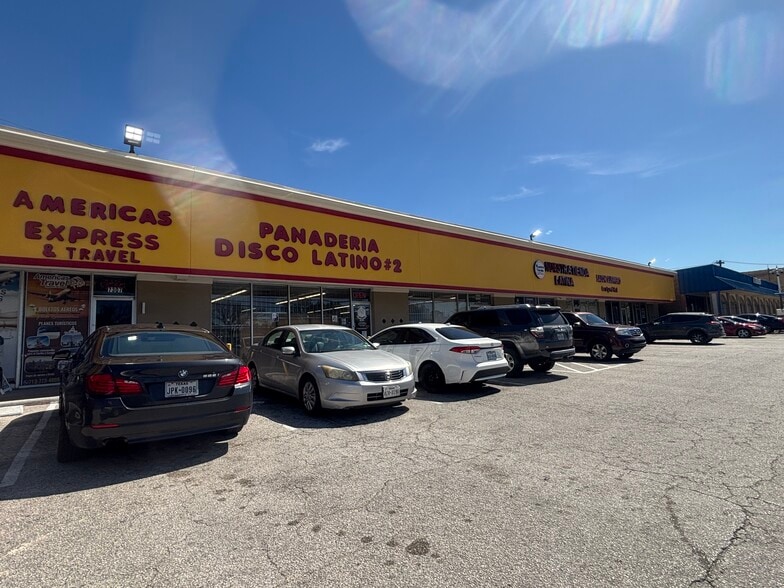 7307 Hillcroft Ave, Houston, TX for lease - Building Photo - Image 2 of 2