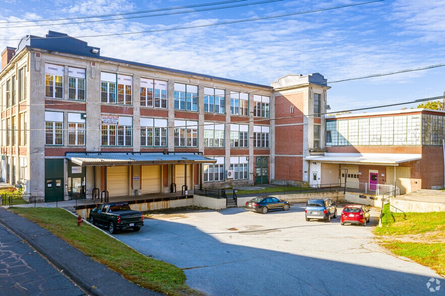 296 Nonotuck St, Northampton, MA à louer - Photo principale - Image 1 de 24