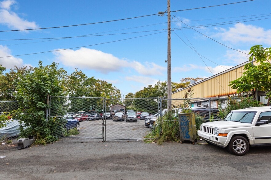 15 Buell St, Everett, MA for lease - Building Photo - Image 2 of 6