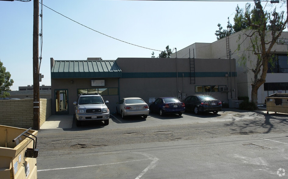 1818 16th St, Bakersfield, CA for sale - Building Photo - Image 2 of 4