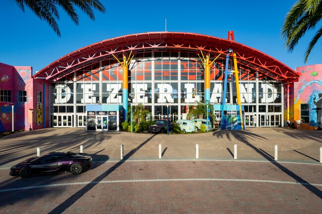 More details for 5250 International Dr, Orlando, FL - Retail for Lease