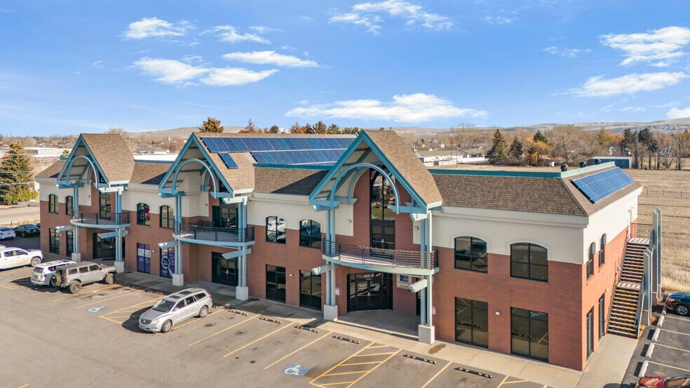 Eagle Pines Plaza 2 Building Investment portefeuille de 2 propriétés à vendre sur LoopNet.ca - Photo du bâtiment - Image 3 de 13