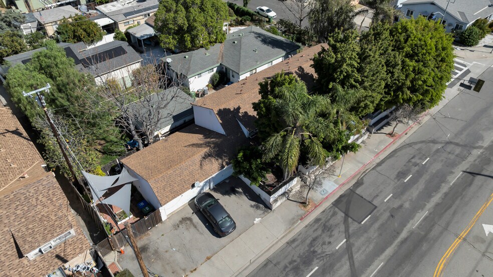 11667 Burbank Blvd, North Hollywood, CA à vendre - Photo du bâtiment - Image 3 de 15