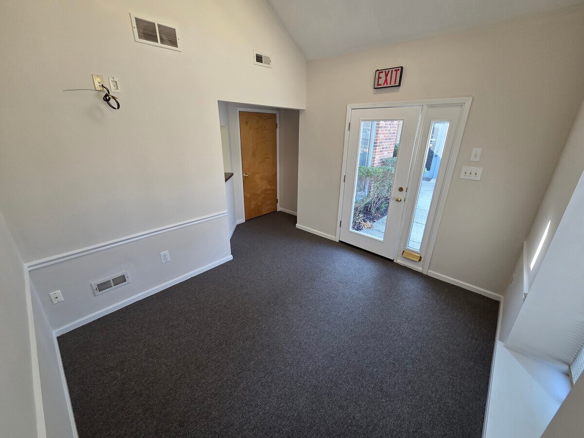 146 Lakeview Dr S, Gibbsboro, NJ 08026 - Unit 302 - - Interior Photo - Image 1 of 15