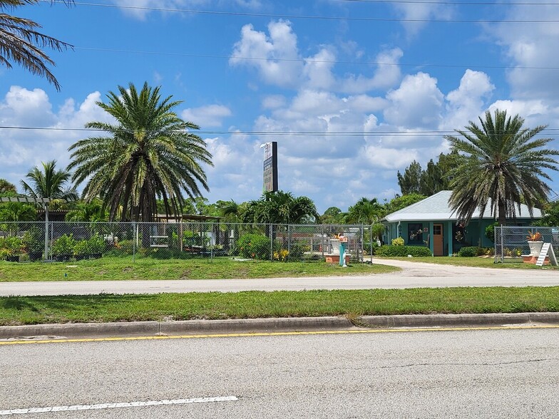 3640 Dixie Hwy NE, Palm Bay, FL for sale - Building Photo - Image 2 of 13