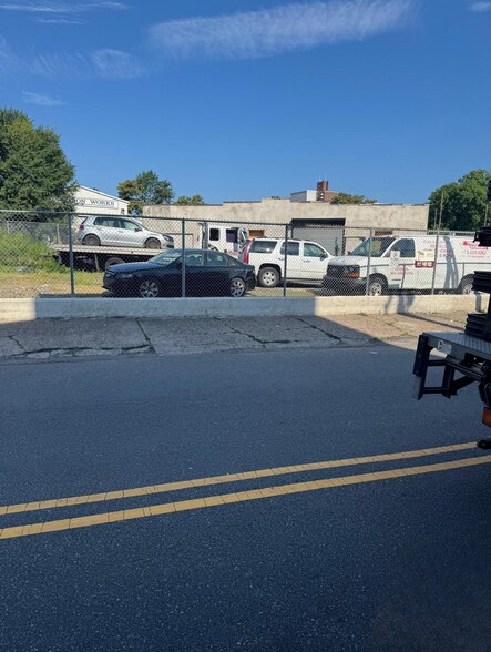 560-568 E 18th st, Paterson, NJ for lease - Building Photo - Image 3 of 9