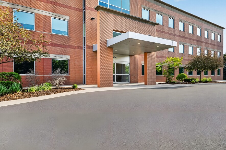 2940 Rollingridge Rd, Naperville, IL for lease - Building Photo - Image 2 of 14