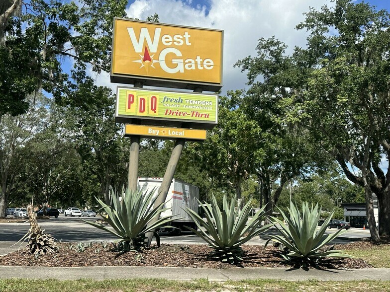 W University, Gainesville, FL à louer - Photo du bâtiment - Image 3 de 13