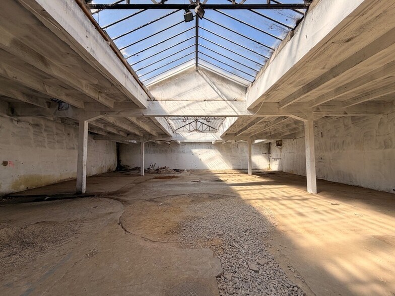Commerce de détail dans Tassin-la-Demi-Lune à vendre - Photo du bâtiment - Image 2 de 8