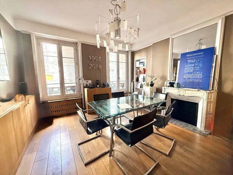 Multifamily in Paris for sale - Building Photo - Image 3 of 13
